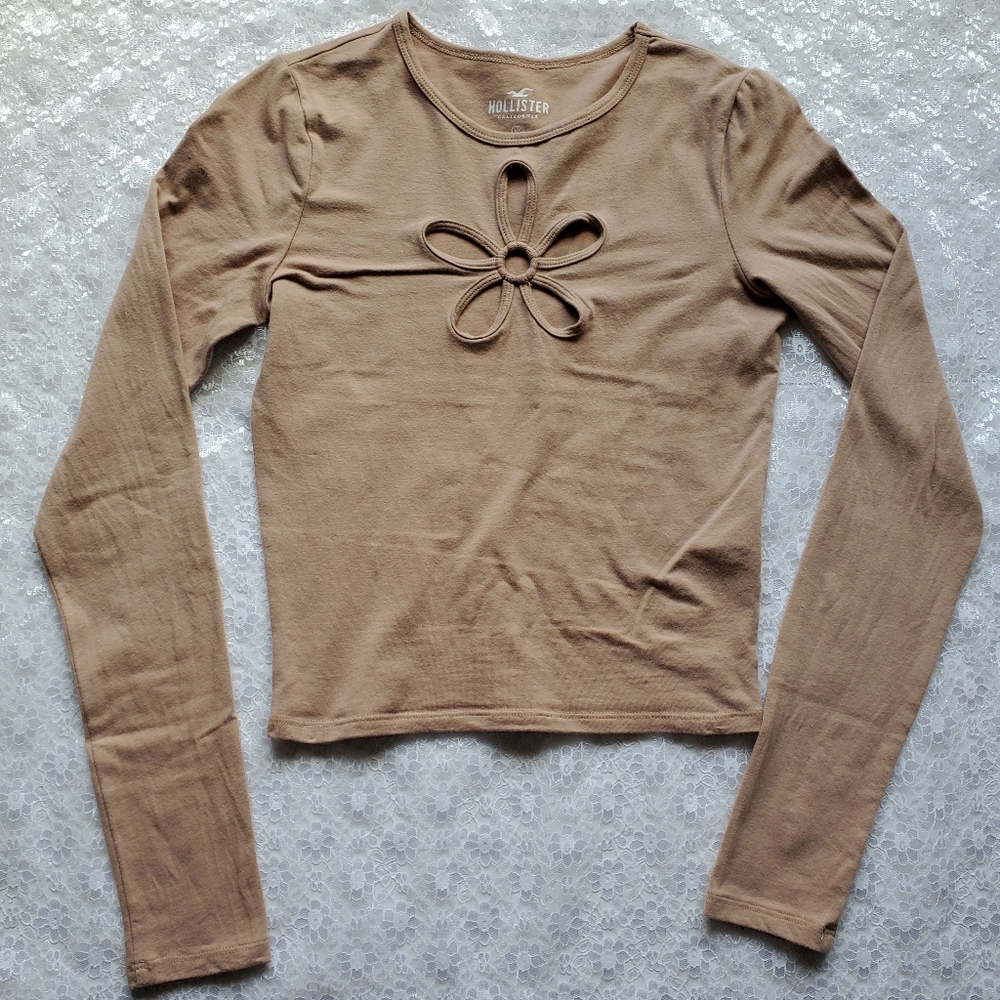 Hollister Y2K tan flower cut out top | size xs